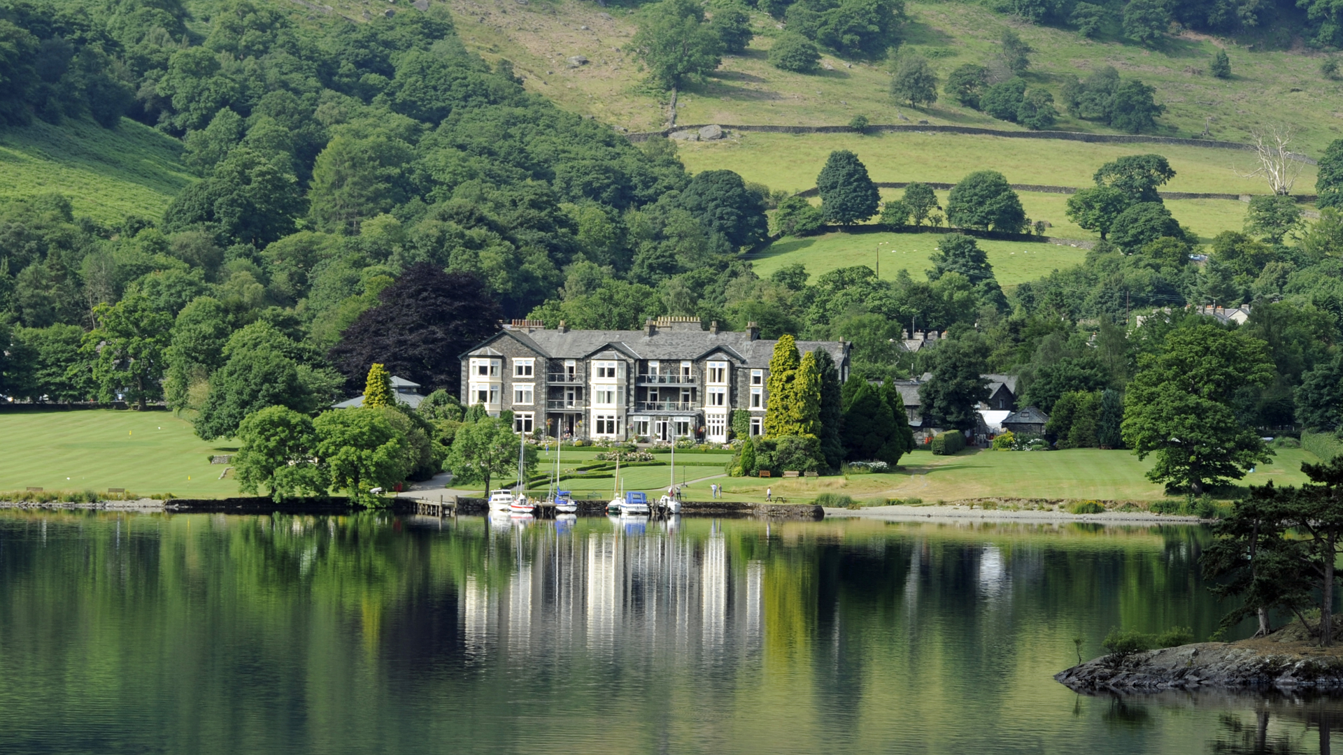 The Inn on the Lake