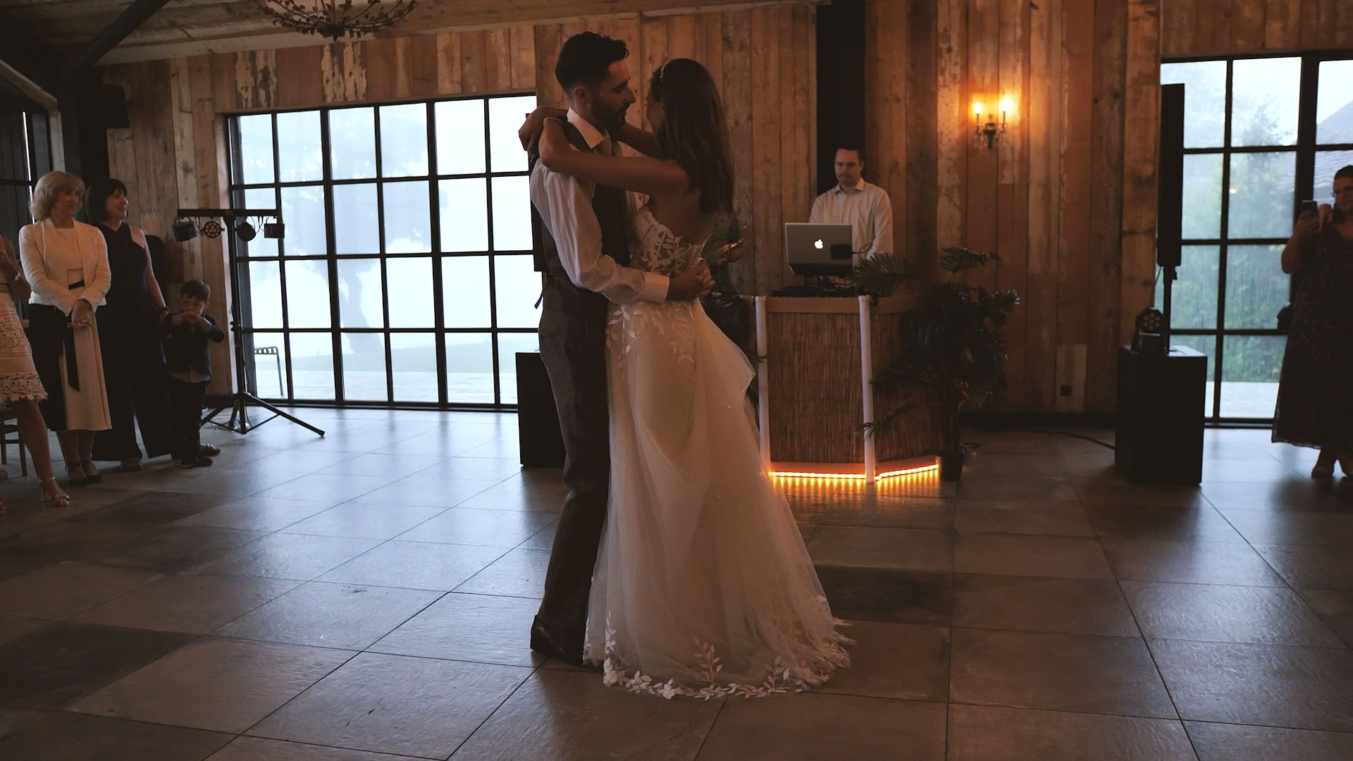 Botley-Hill-Barn-Wedding-Evening-Party